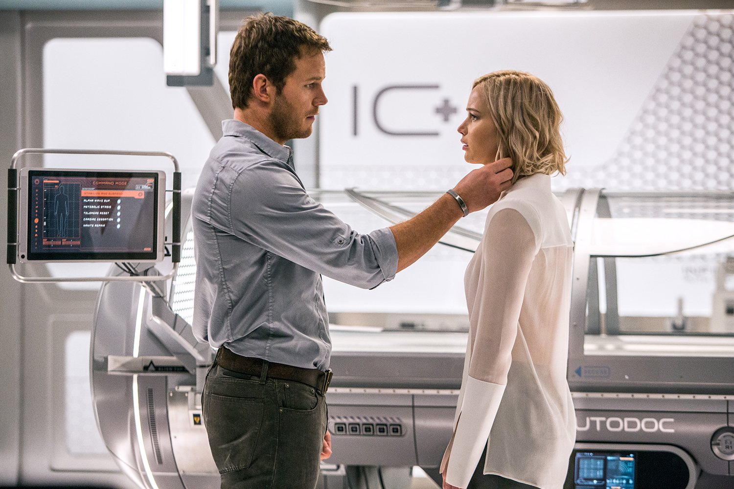 Passengers - Chris Pratt; Jennifer Lawrence