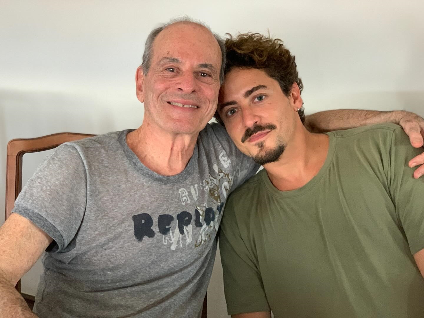 Ney Matogrosso se emociona com “Homem com H”. Saiba quais cenas tocaram o cantor