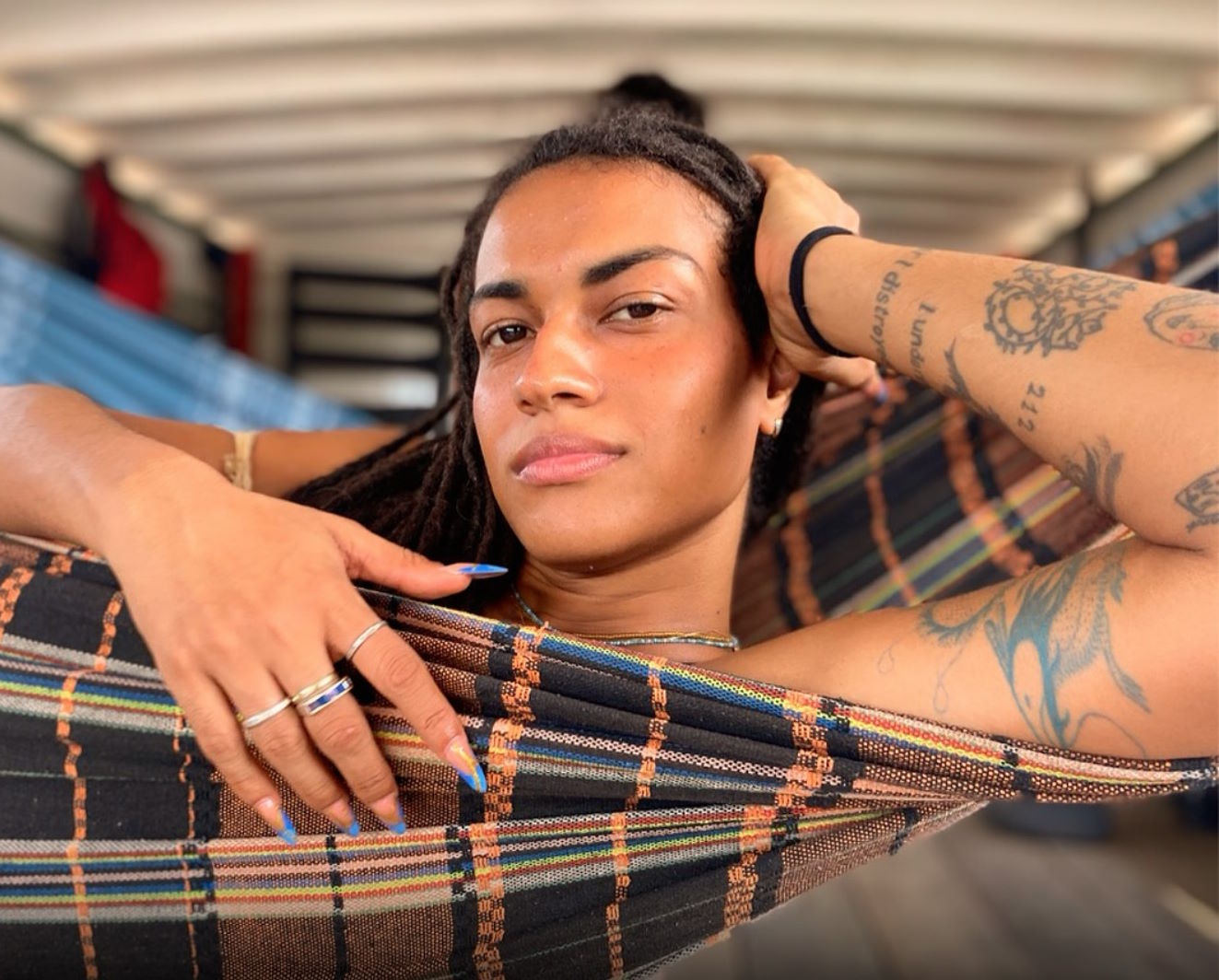 Atriz trans assume papel de Geni em filme sobre a música de Chico Buarque
