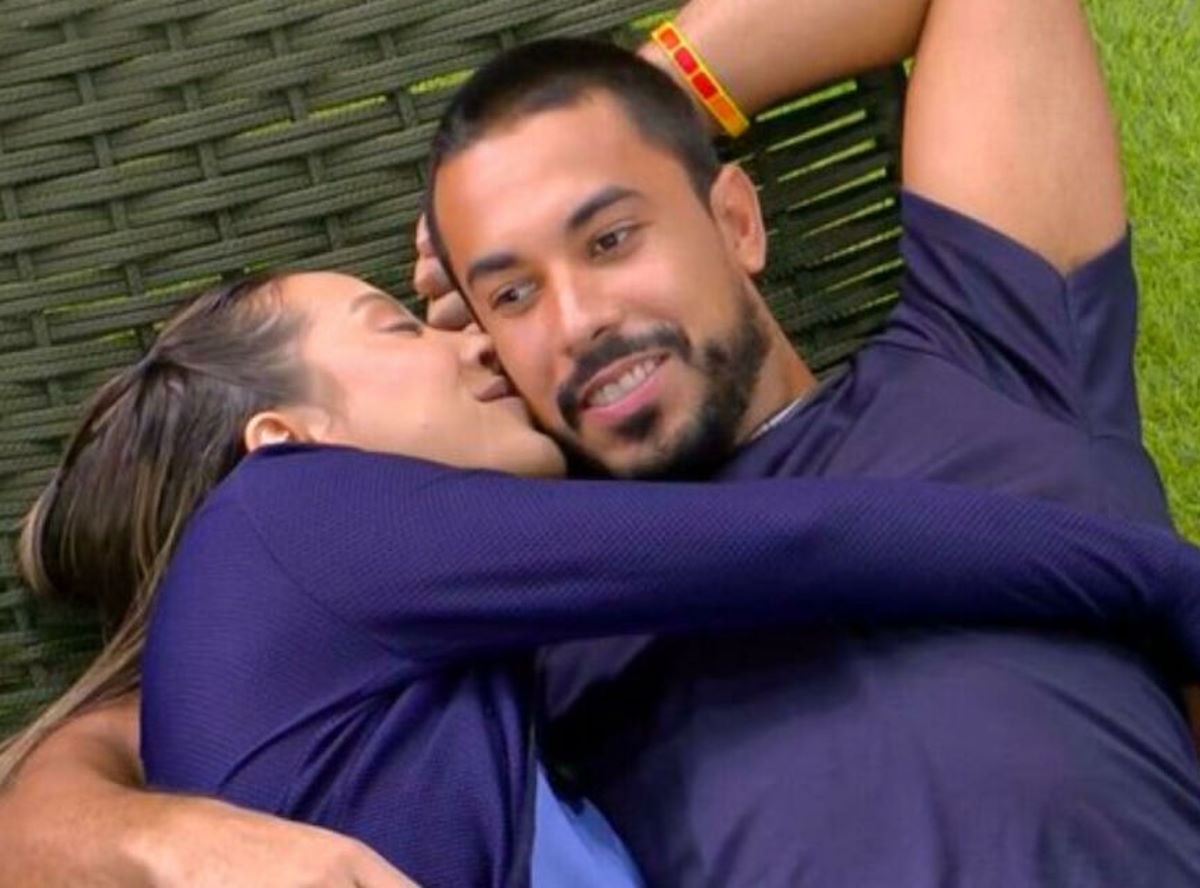Renata Saldanha é flagrada com Maike após criticar cobrança sobre affair do BBB 25