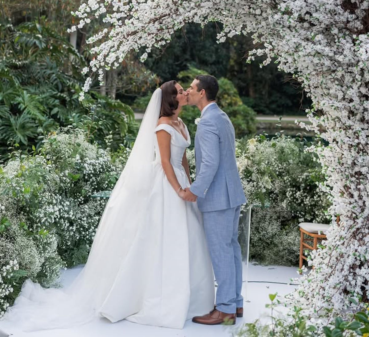 Isis Valverde celebra casamento com Marcus Buaiz em cerimônia de luxo no interior de SP