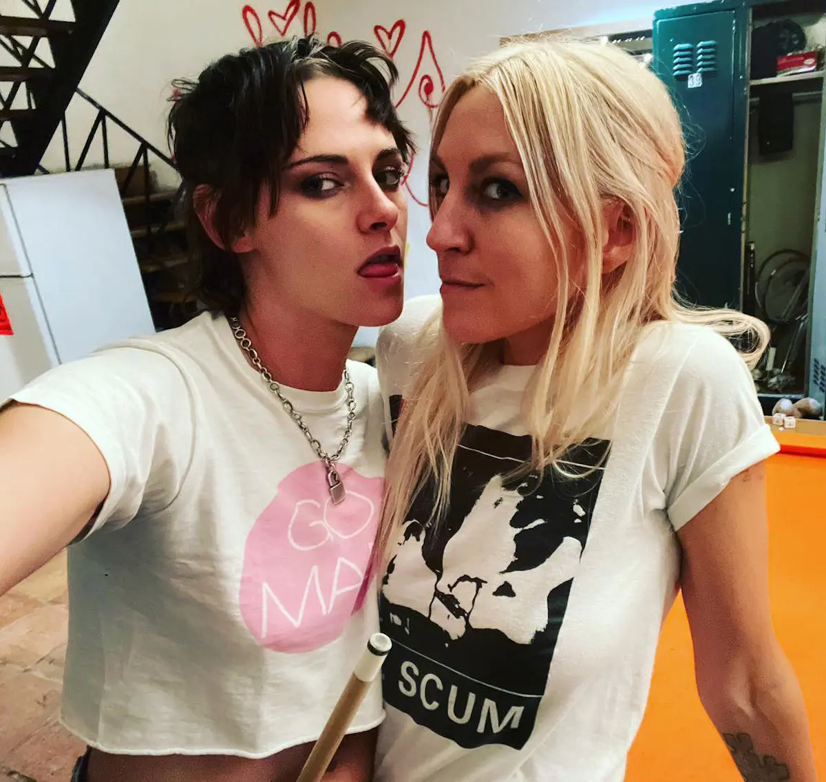 Kristen Stewart se casa com roteirista Dylan Meyer após seis anos